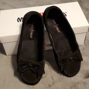 Minnetonka moccasins black